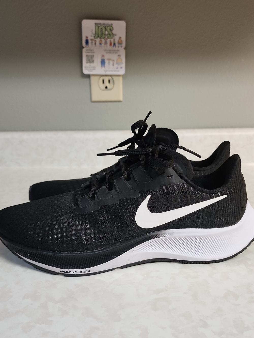 Nike zoom pegasus 37 Black and White Running Sneakers with Signature Swoosh
